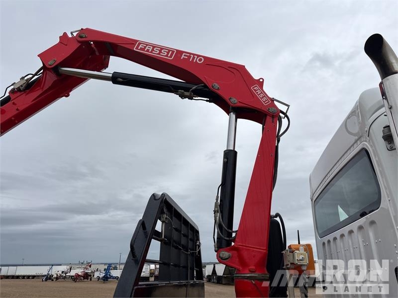 Freightliner Fassi F110B.0.24 8366 lb Knuckle Boom on Freightl Kamioni sa kranom
