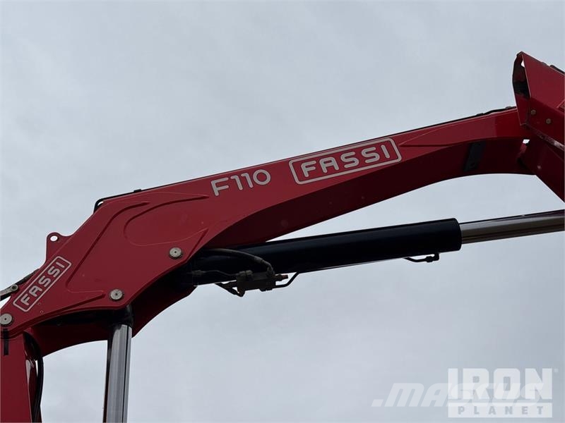 Freightliner Fassi F110B.0.24 8366 lb Knuckle Boom on Freightl Kamioni sa kranom