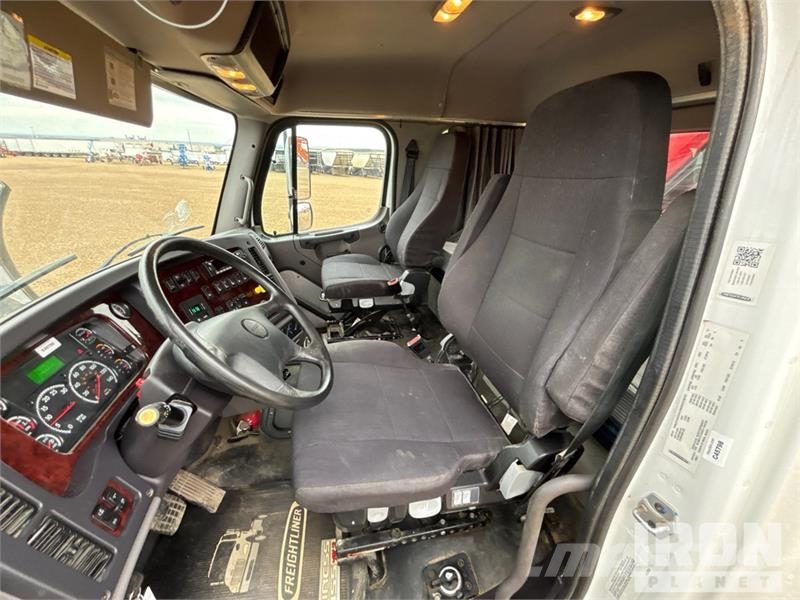 Freightliner Fassi F110B.0.24 8366 lb Knuckle Boom on Freightl Kamioni sa kranom