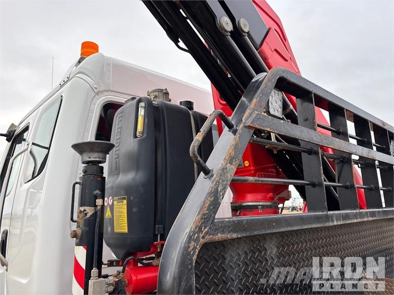 Freightliner Fassi F110B.0.24 8366 lb Knuckle Boom on Freightl Kamioni sa kranom