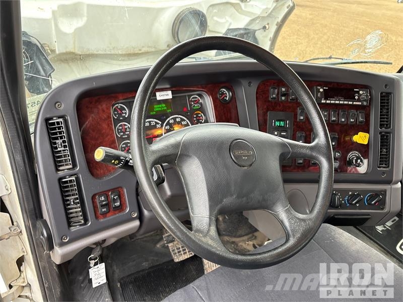 Freightliner Fassi F110B.0.24 8366 lb Knuckle Boom on Freightl Kamioni sa kranom