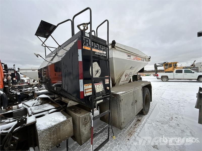 Freightliner FC-80 Hot Patch Truck (Inoperable) 油罐车