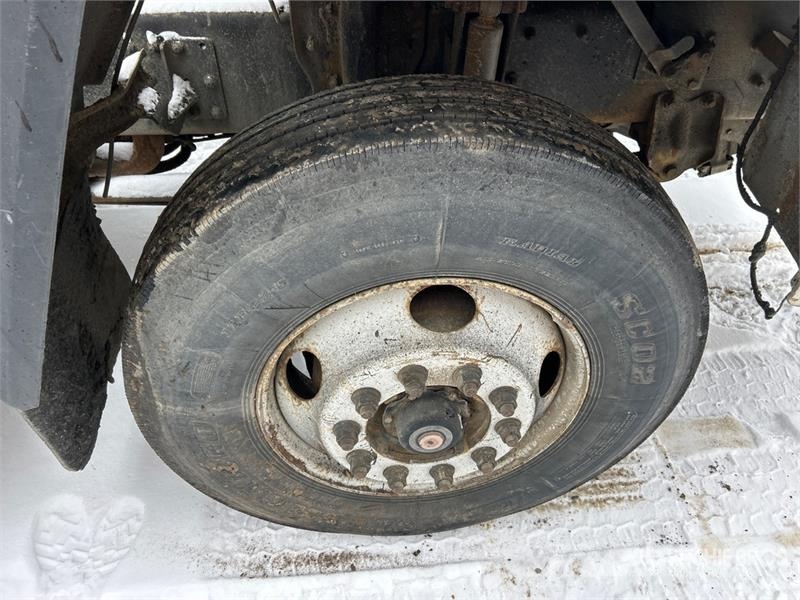 Freightliner FC-80 Hot Patch Truck (Inoperable) 油罐车