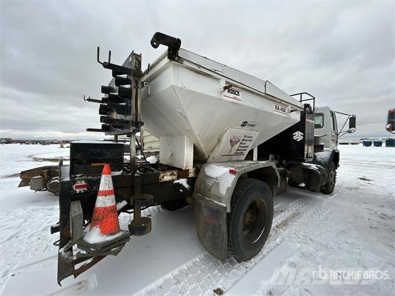 Freightliner FC-80 Hot Patch Truck (Inoperable) 油罐车