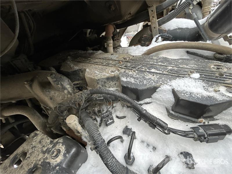 Freightliner FC-80 Hot Patch Truck (Inoperable) 油罐车