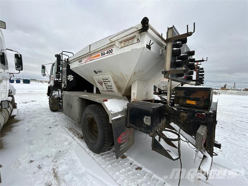 Freightliner FC-80 Hot Patch Truck (Inoperable) 油罐车