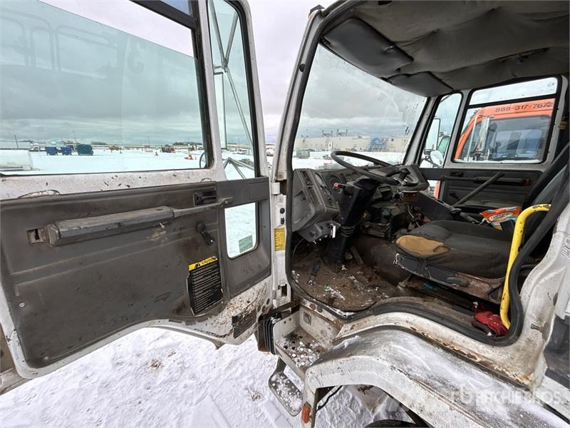 Freightliner FC-80 Hot Patch Truck (Inoperable) 油罐车