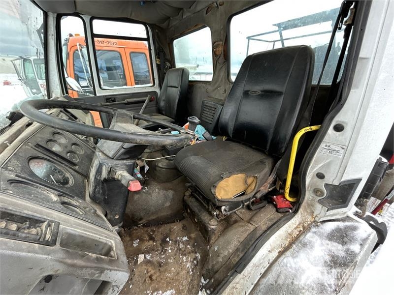 Freightliner FC-80 Hot Patch Truck (Inoperable) 油罐车
