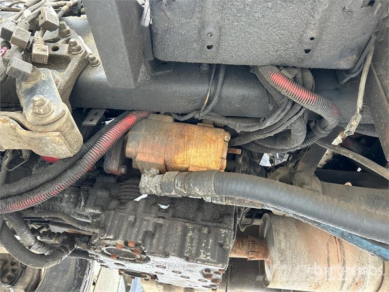 Freightliner FC-80 Hot Patch Truck (Inoperable) 油罐车