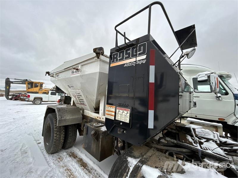 Freightliner FC-80 Hot Patch Truck (Inoperable) 油罐车