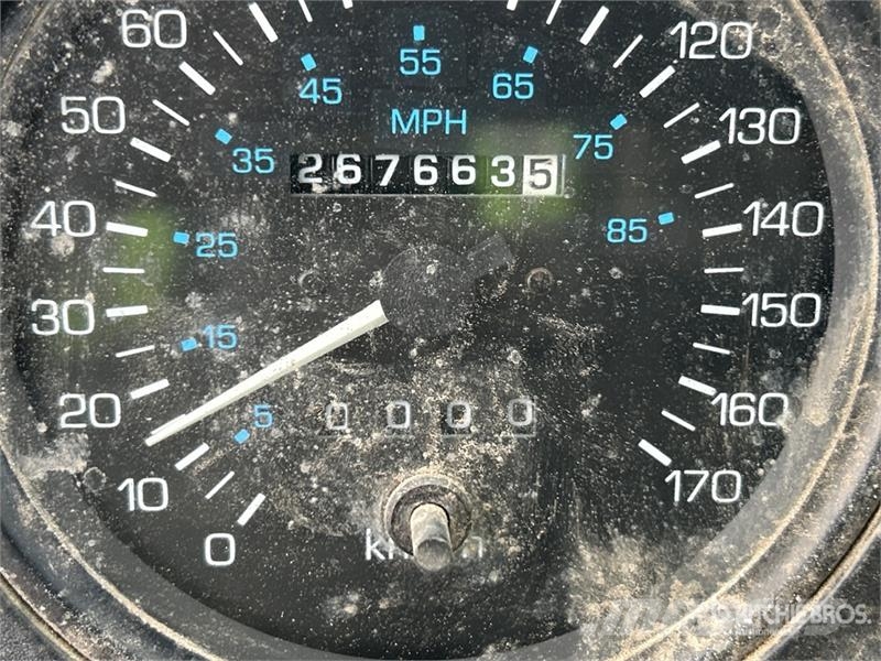 Freightliner FC-80 Hot Patch Truck (Inoperable) 油罐车