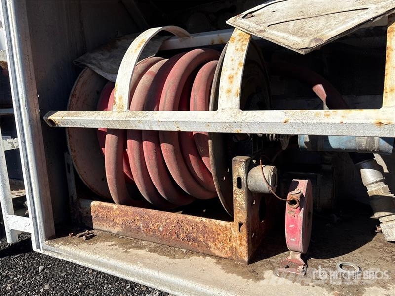 Freightliner FL 106 16800 L 6x4 Fuel Truck Tankbiler