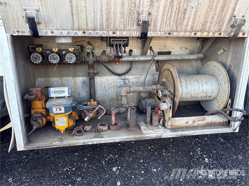 Freightliner FL 106 16800 L 6x4 Fuel Truck Tankbiler