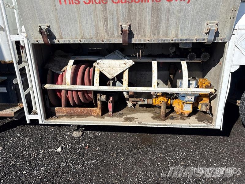 Freightliner FL 106 16800 L 6x4 Fuel Truck Tankbiler