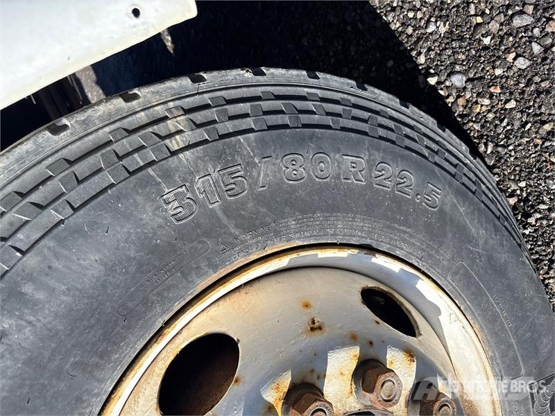 Freightliner FL 106 16800 L 6x4 Fuel Truck Tankbiler