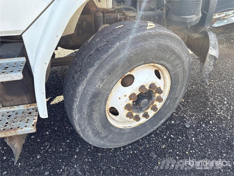 Freightliner FL 106 16800 L 6x4 Fuel Truck Tankbiler