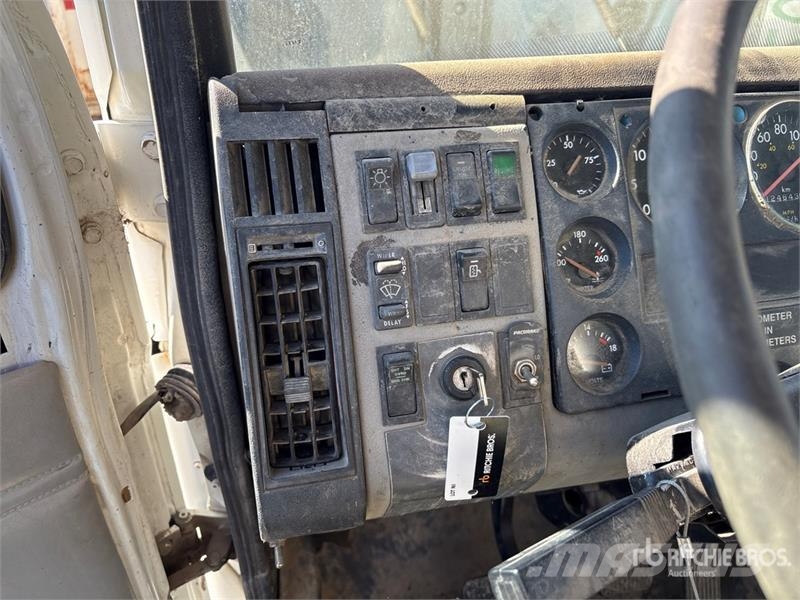 Freightliner FL 106 16800 L 6x4 Fuel Truck Tankbiler