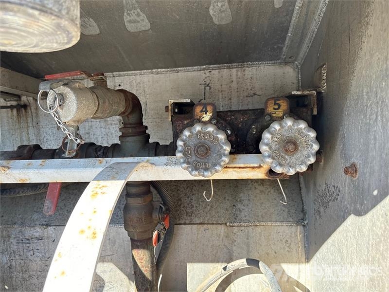 Freightliner FL 106 16800 L 6x4 Fuel Truck Tankbiler
