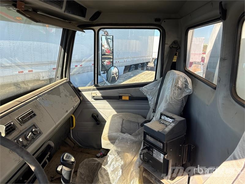 Freightliner FL 106 16800 L 6x4 Fuel Truck Tankbiler
