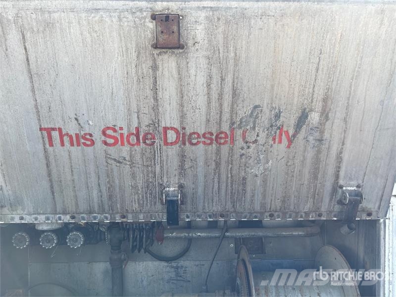 Freightliner FL 106 16800 L 6x4 Fuel Truck Tankbiler