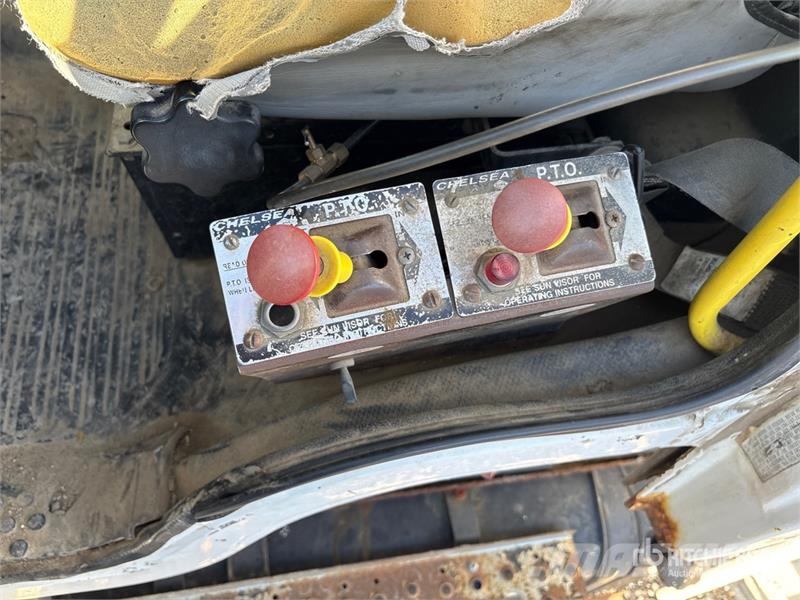 Freightliner FL 106 16800 L 6x4 Fuel Truck Tankbiler