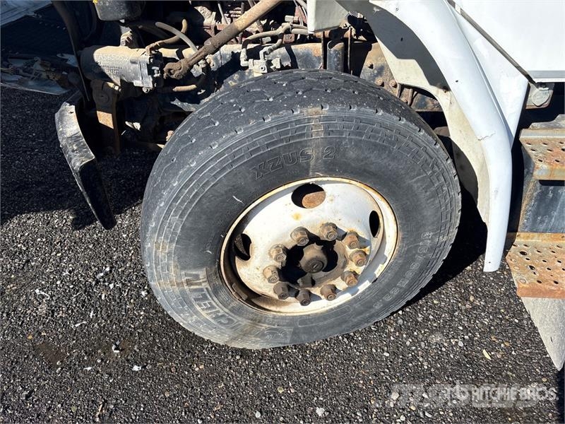 Freightliner FL 106 16800 L 6x4 Fuel Truck Tankbiler