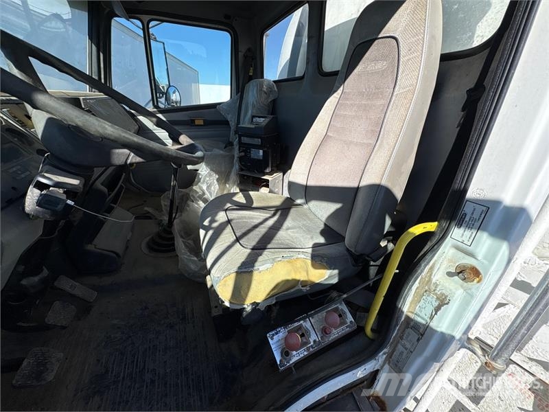 Freightliner FL 106 16800 L 6x4 Fuel Truck Tankbiler