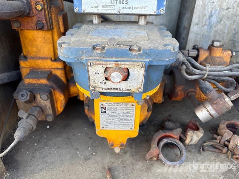 Freightliner FL 106 16800 L 6x4 Fuel Truck Tankbiler