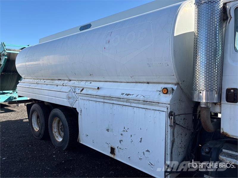 Freightliner FL 106 16800 L 6x4 Fuel Truck Tankbiler