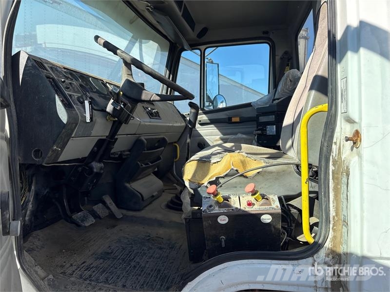 Freightliner FL 106 16800 L 6x4 Fuel Truck Tankbiler