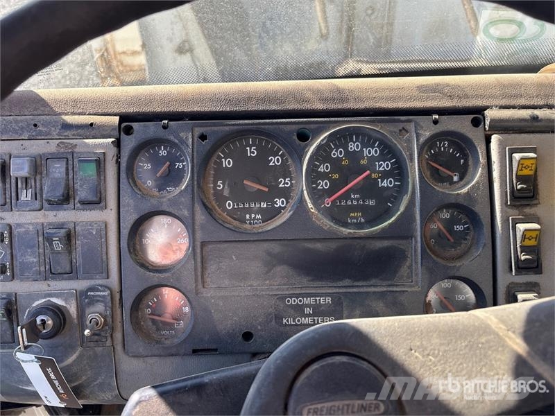 Freightliner FL 106 16800 L 6x4 Fuel Truck Tankbiler