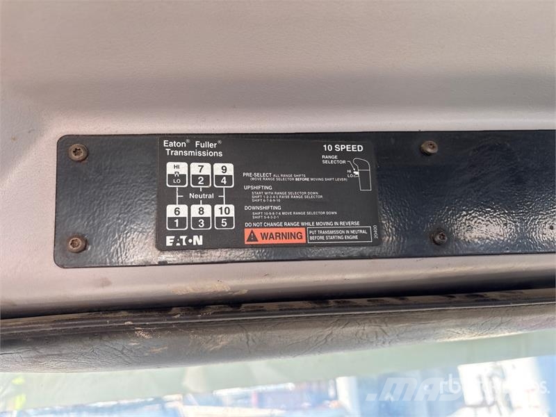 Freightliner FL 106 16800 L 6x4 Fuel Truck Tankbiler