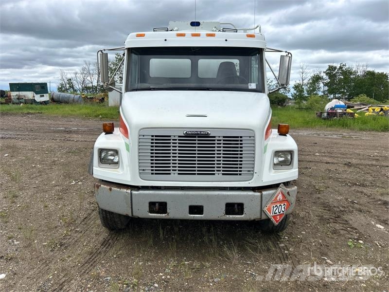 Freightliner FL 80 شاحنات ذات صهاريج