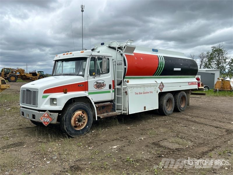 Freightliner FL 80 شاحنات ذات صهاريج
