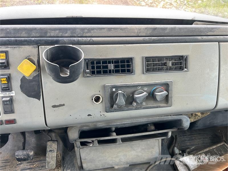 Freightliner FL 80 شاحنات ذات صهاريج