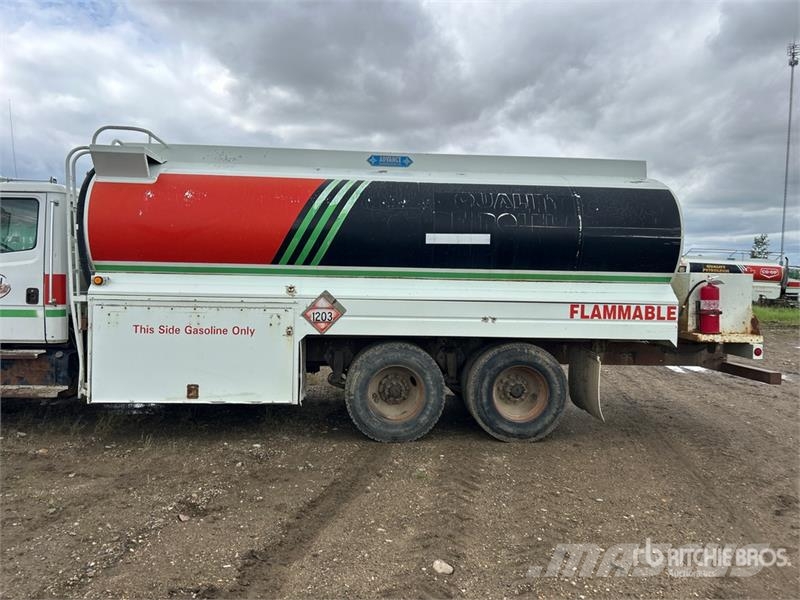 Freightliner FL 80 شاحنات ذات صهاريج