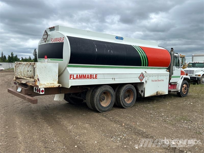 Freightliner FL 80 شاحنات ذات صهاريج
