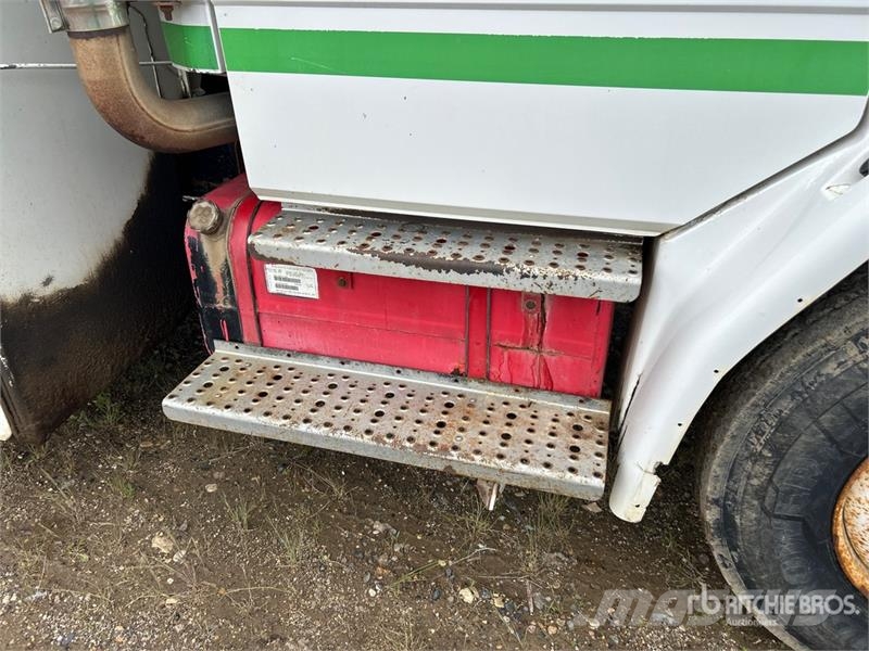 Freightliner FL 80 شاحنات ذات صهاريج