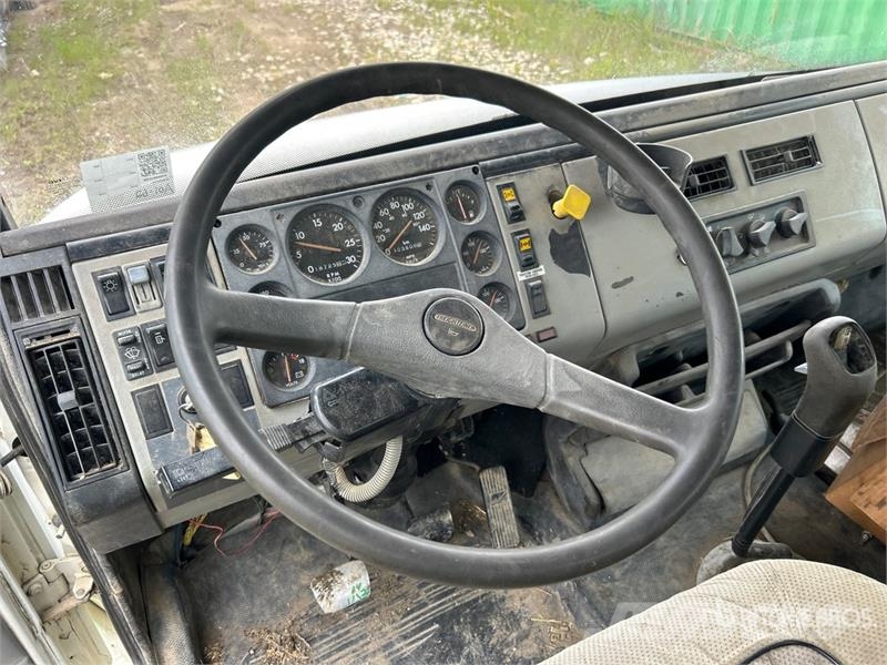 Freightliner FL 80 شاحنات ذات صهاريج