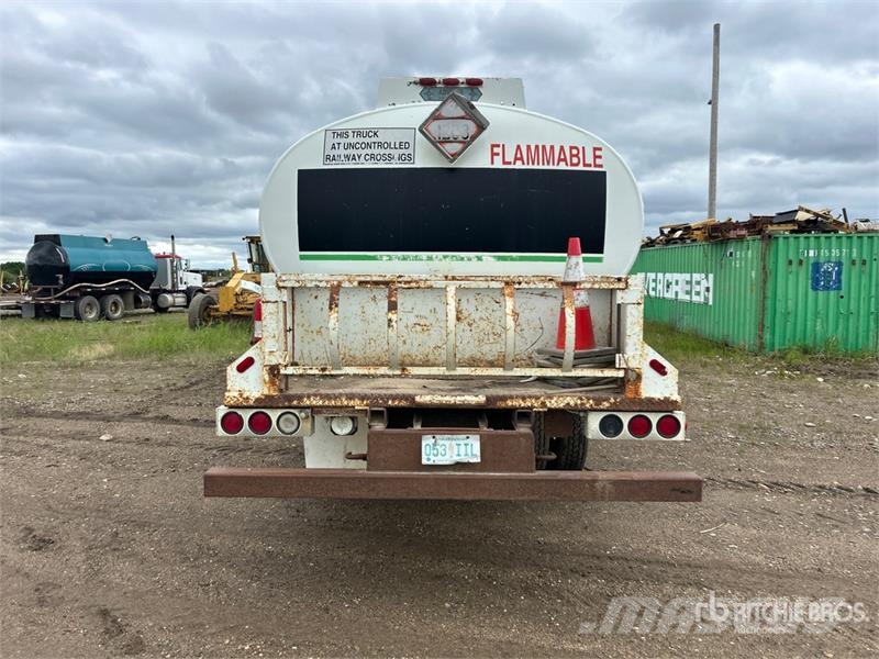 Freightliner FL 80 شاحنات ذات صهاريج