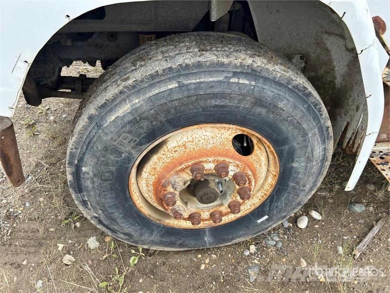 Freightliner FL 80 شاحنات ذات صهاريج
