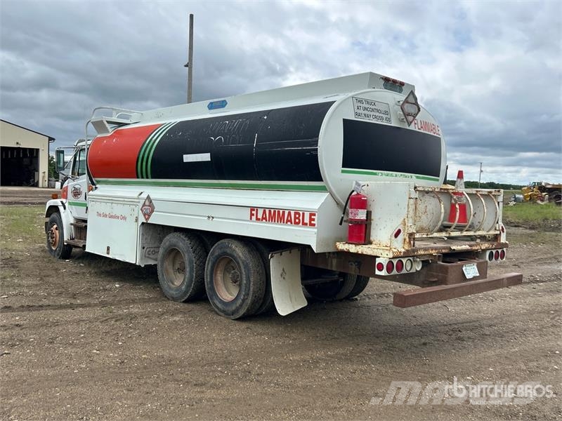 Freightliner FL 80 شاحنات ذات صهاريج