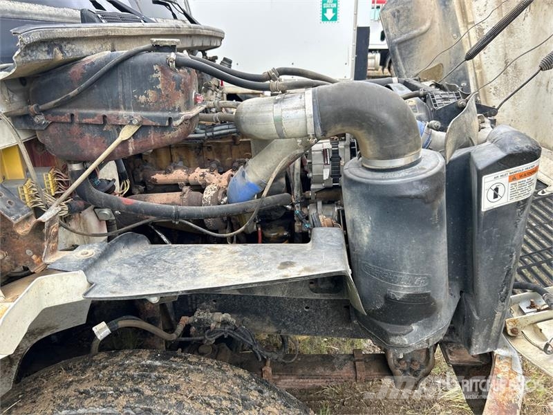 Freightliner FL 80 شاحنات ذات صهاريج