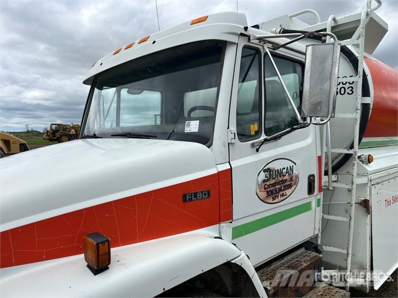 Freightliner FL 80 شاحنات ذات صهاريج