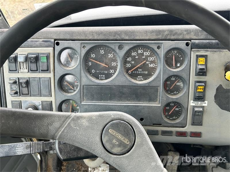 Freightliner FL 80 شاحنات ذات صهاريج