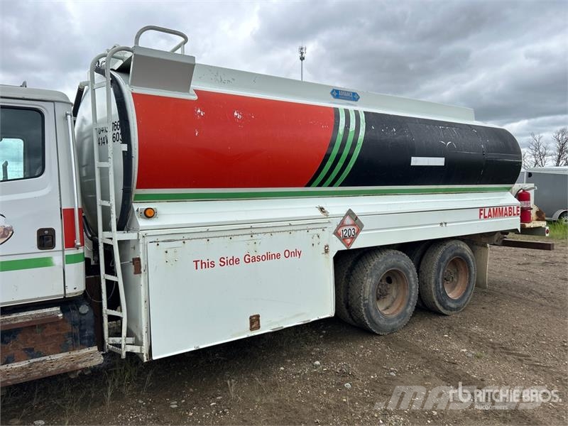 Freightliner FL 80 شاحنات ذات صهاريج