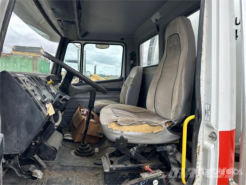 Freightliner FL 80 شاحنات ذات صهاريج