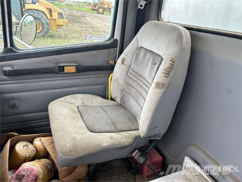 Freightliner FL 80 شاحنات ذات صهاريج
