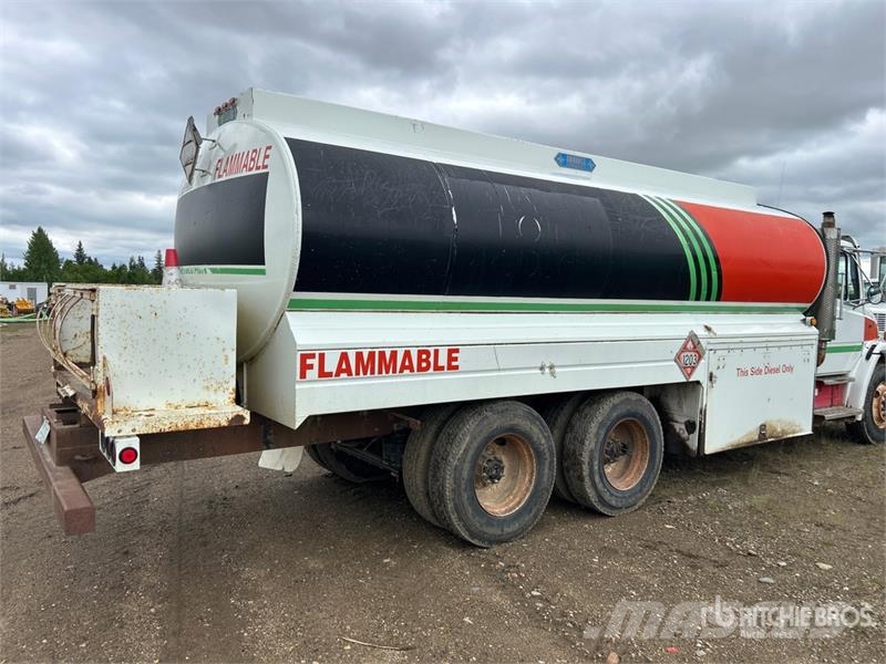 Freightliner FL 80 شاحنات ذات صهاريج