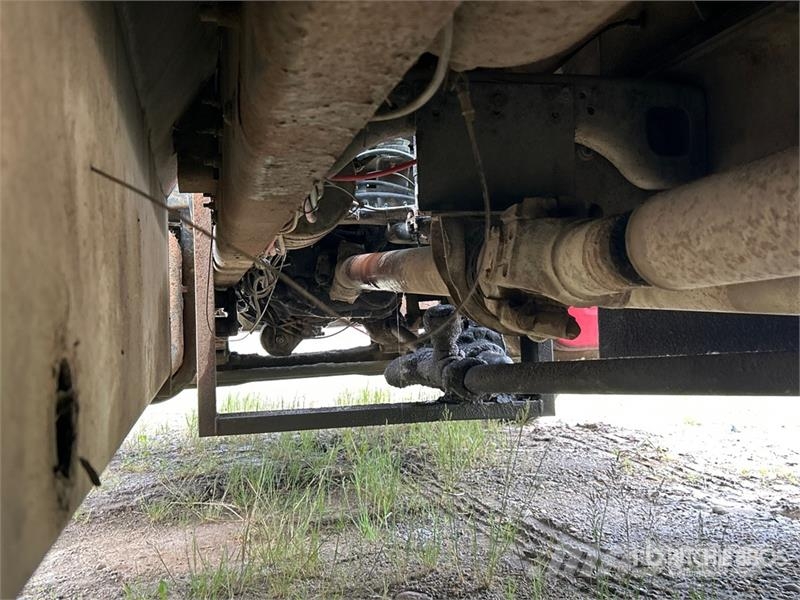 Freightliner FL 80 شاحنات ذات صهاريج